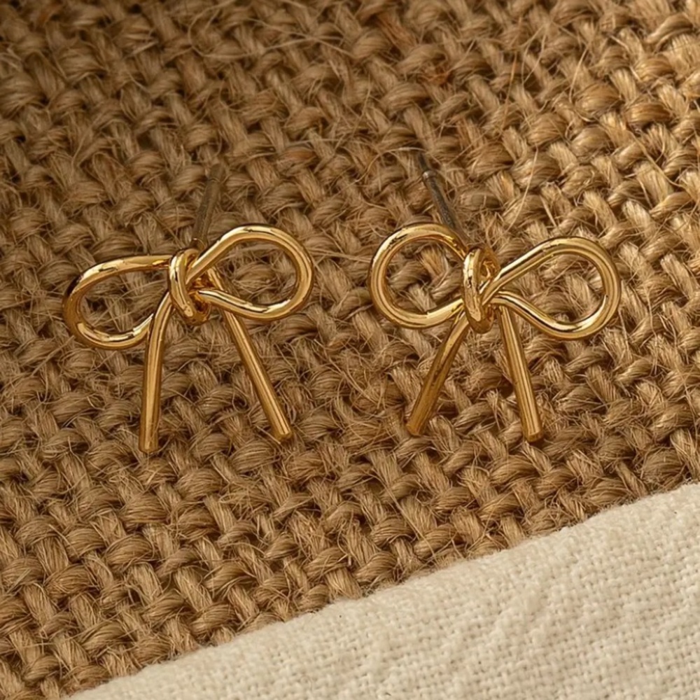 NEW Dainty Bow Earrings in Gold color - Boutique